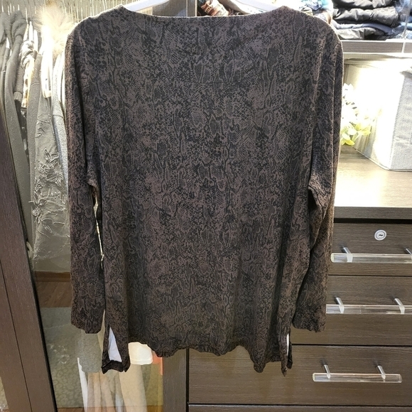 Chico's animal print top with button sleeves size 3 - Picture 4 of 4